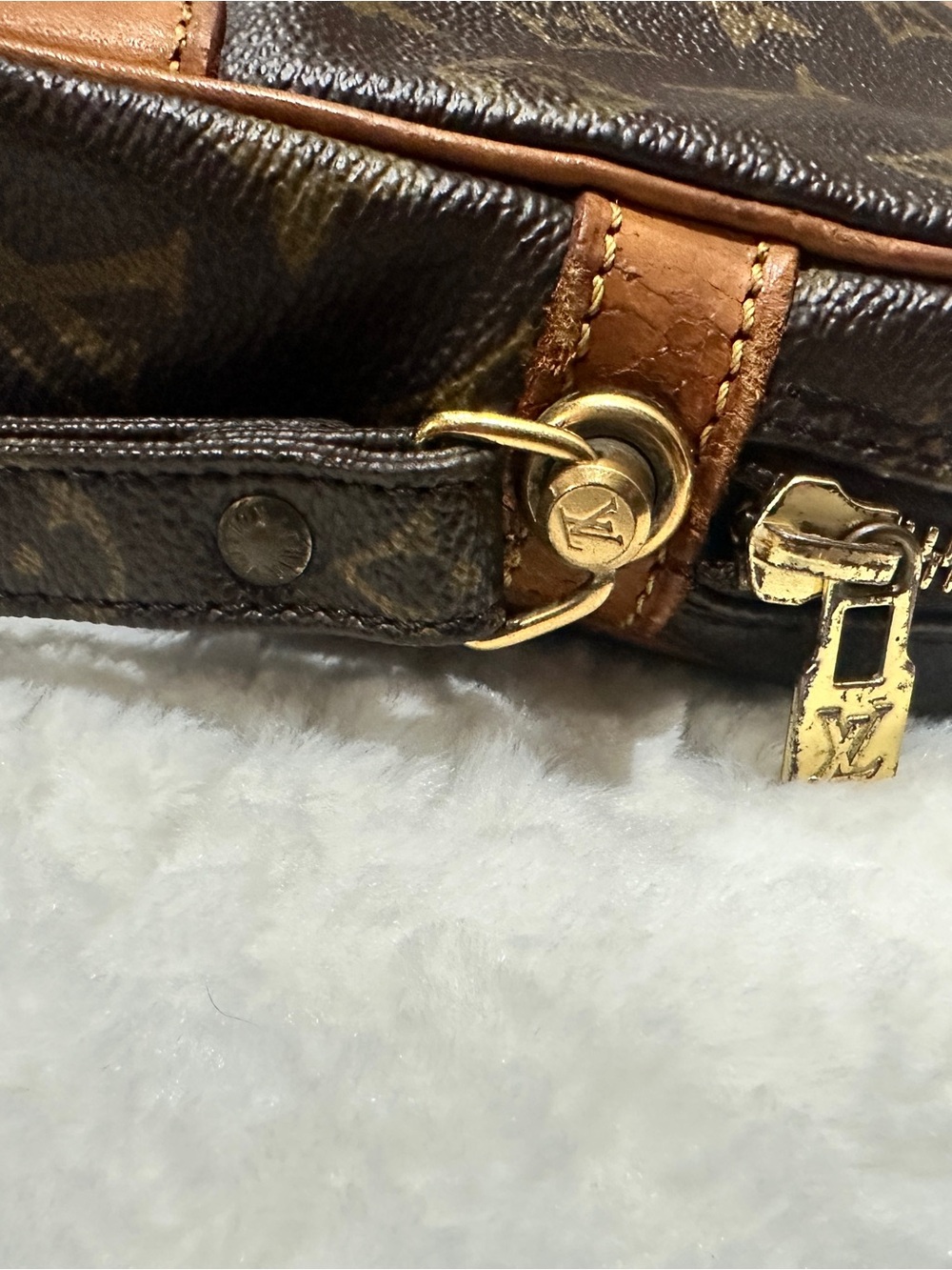 Vintage Louis Vuitton Marly Dragonne wristlet/clutch - Picture 8 of 14
